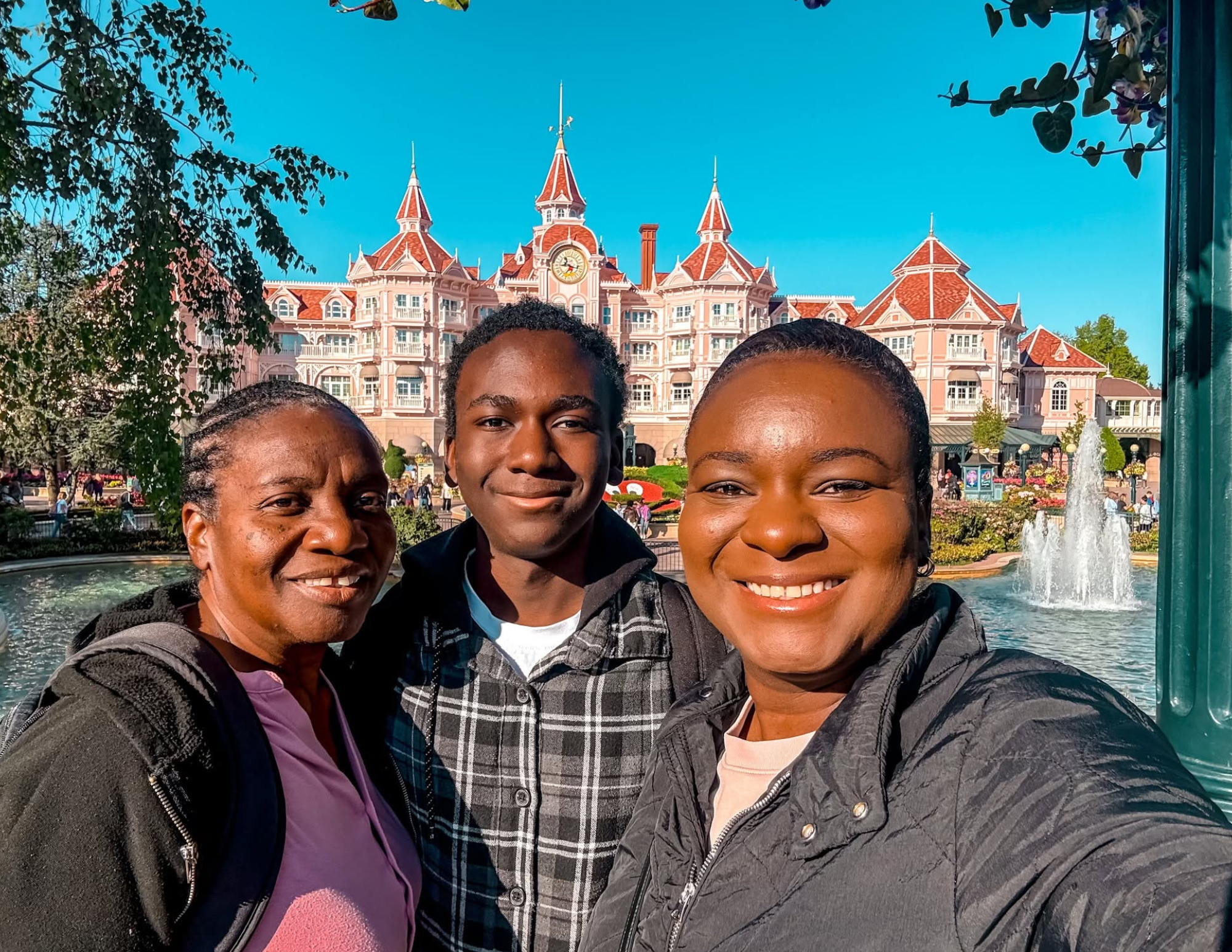 Disneyland Paris Guide (3).png